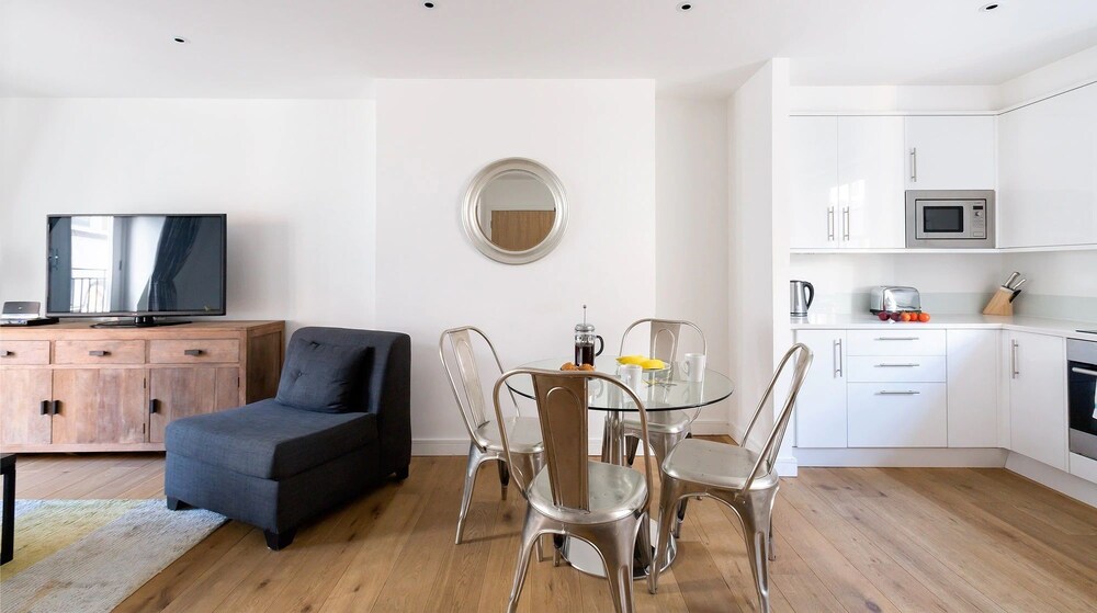Urban Stay Lovat Lane Apartments