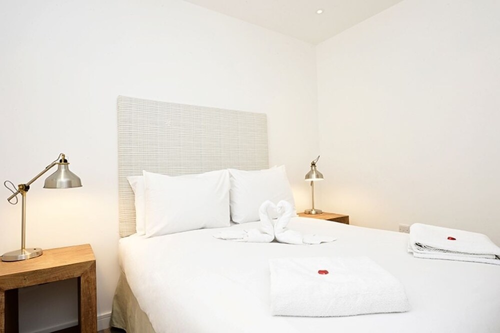 Urban Stay Lovat Lane Apartments