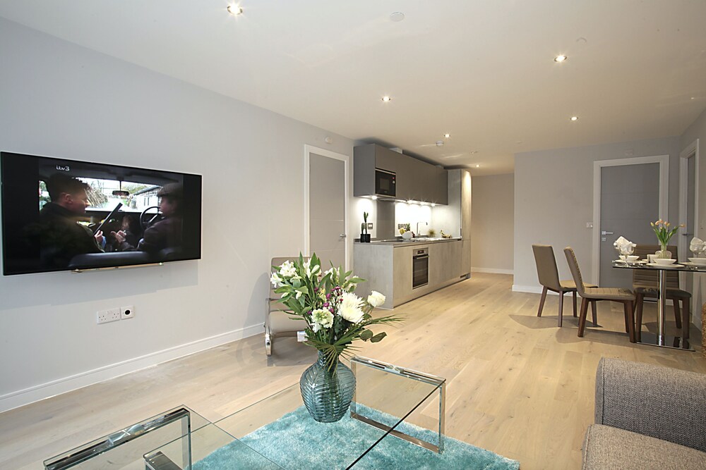 Aspen Lloyd Luxury Apartments