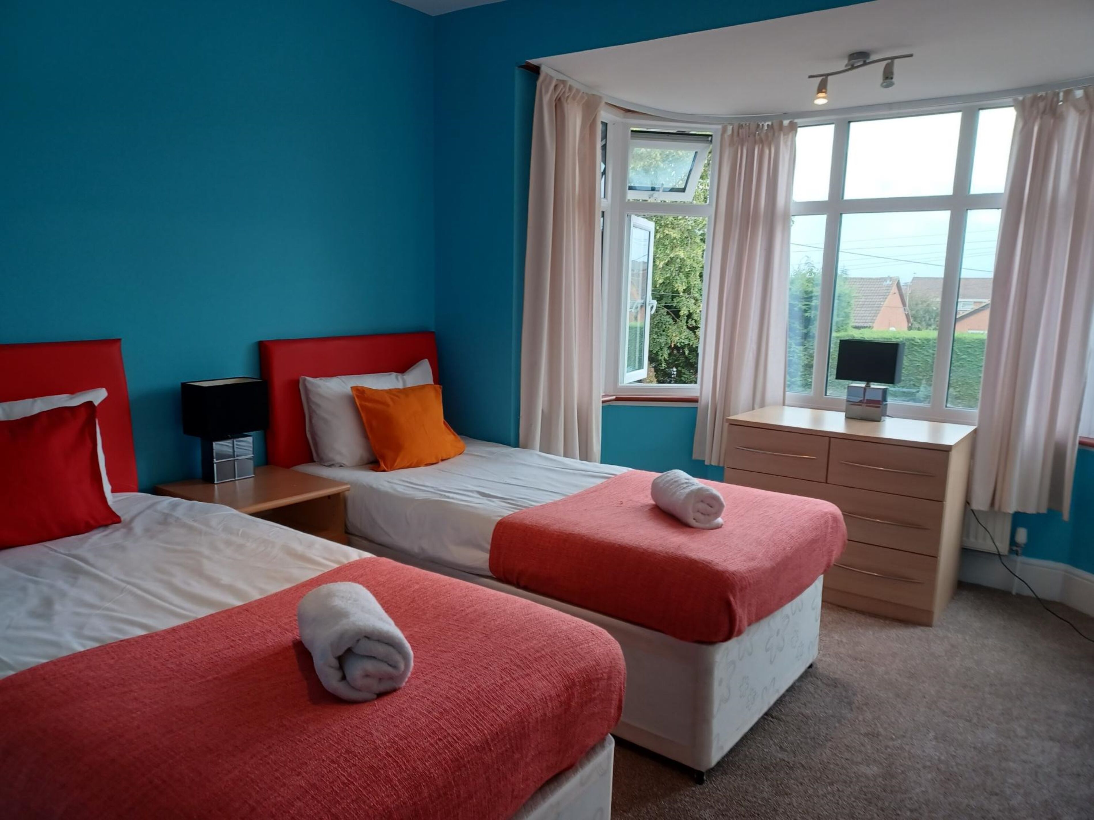 Crawley Green House Huku Kwetu