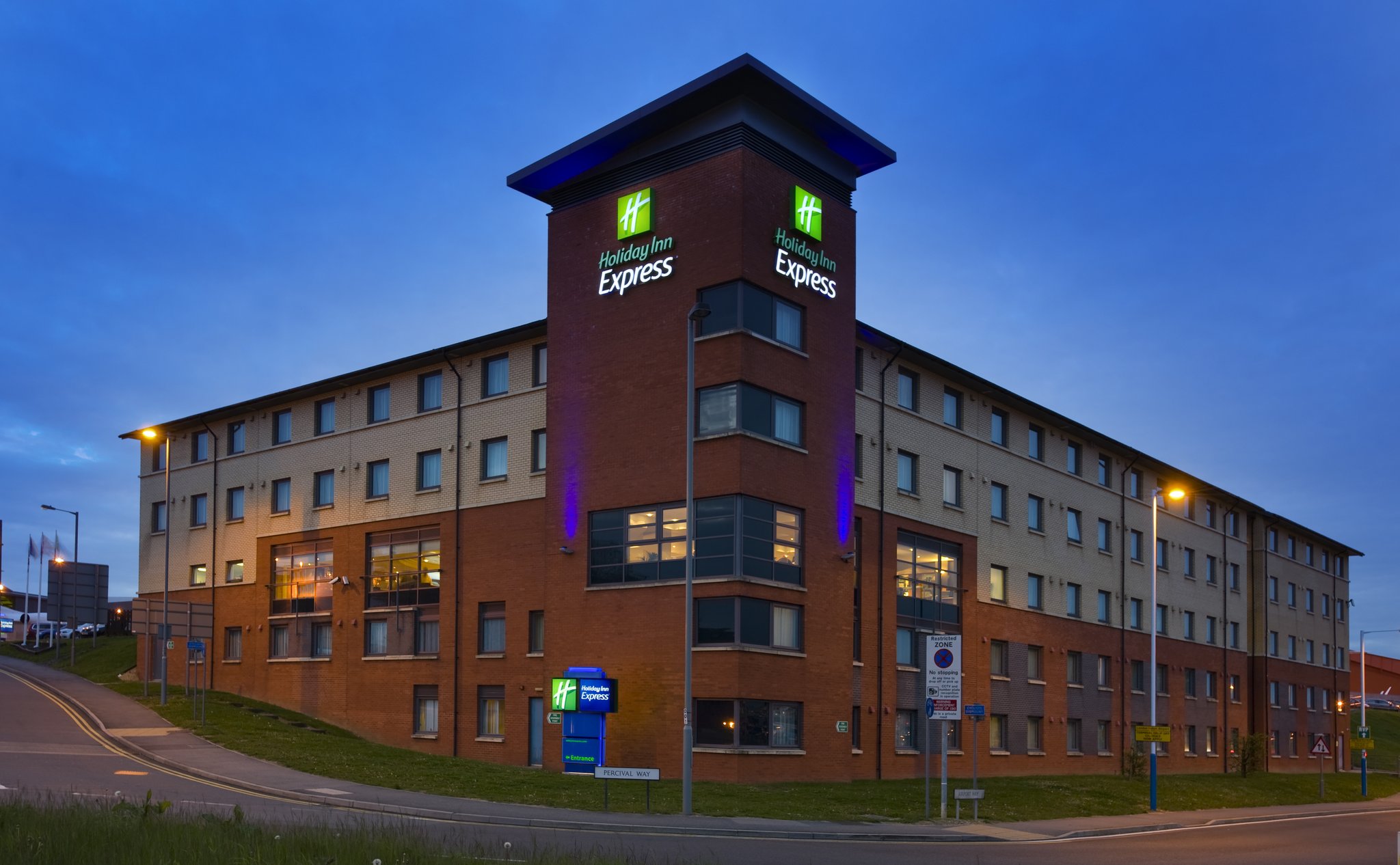 Holiday Inn Express London - Luton Airport