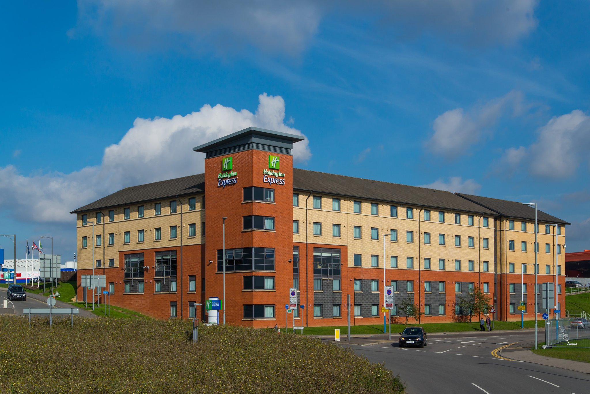 Holiday Inn Express London - Luton Airport