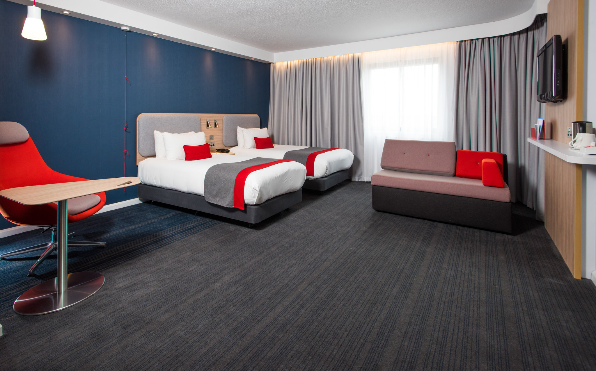 Holiday Inn Express London - Luton Airport