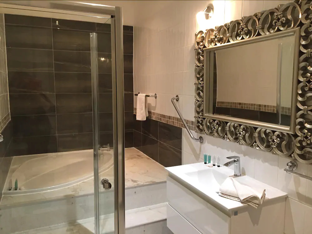 Leaside Hotel