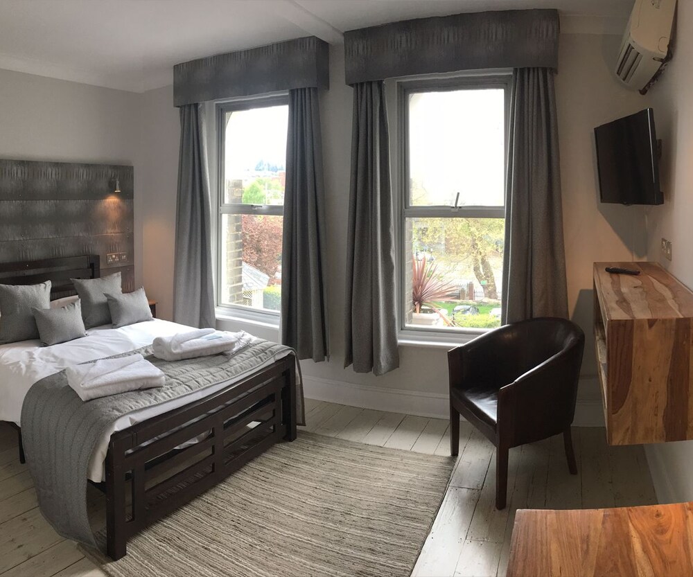 Leaside Hotel