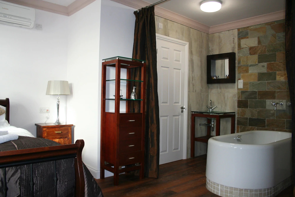 Leaside Hotel