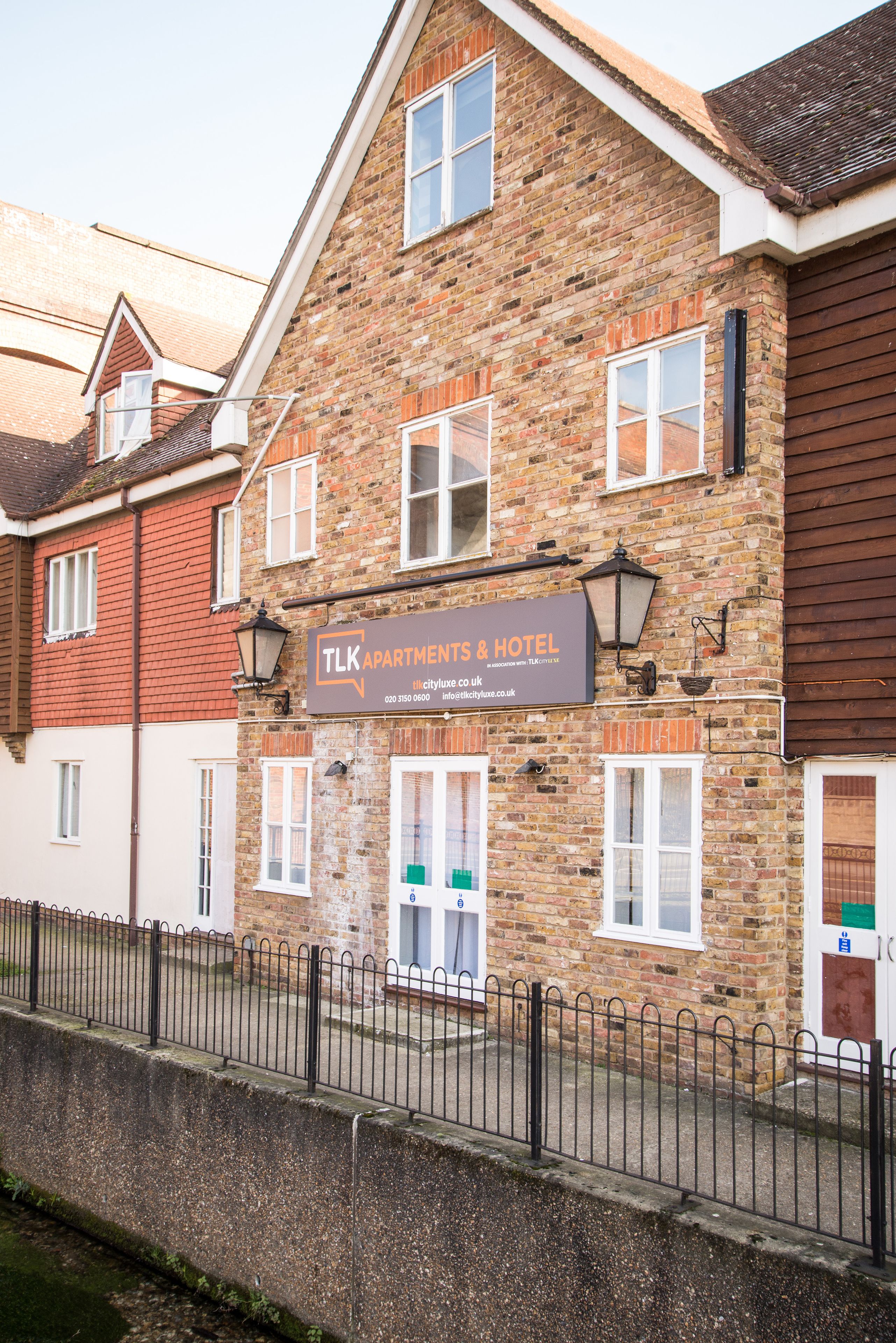 TLK Apartments and Hotel