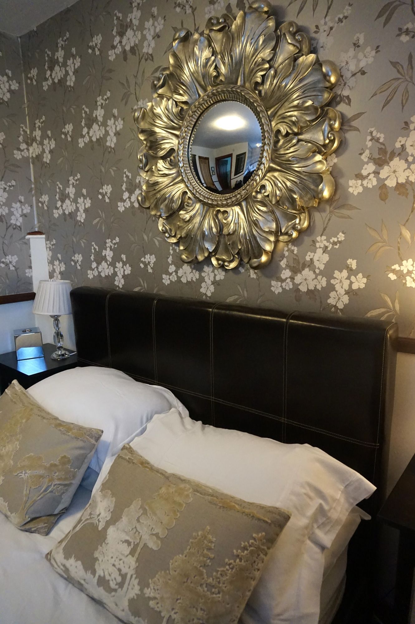 Lakeside Guesthouse