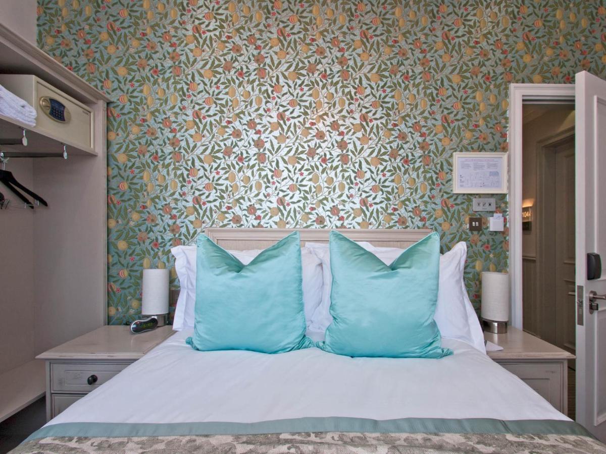 W12 Rooms