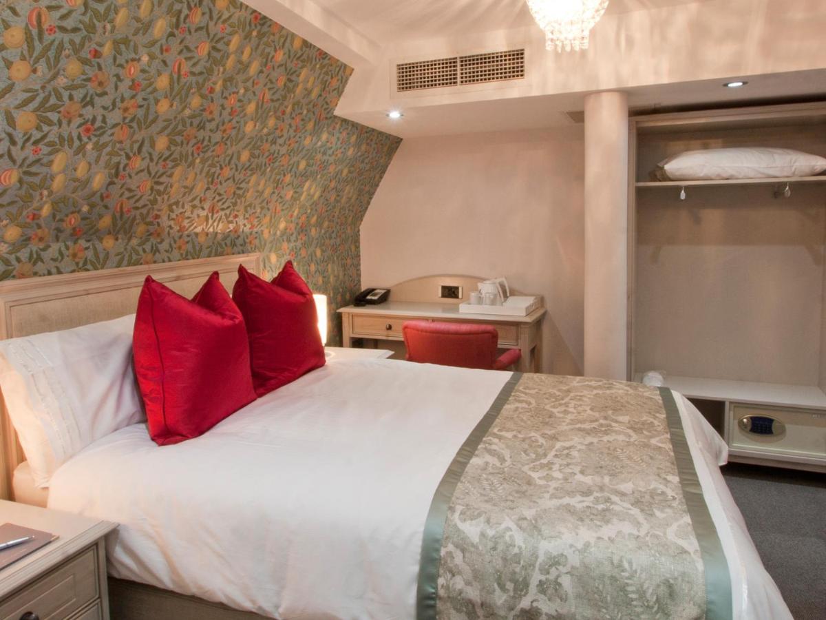 W12 Rooms