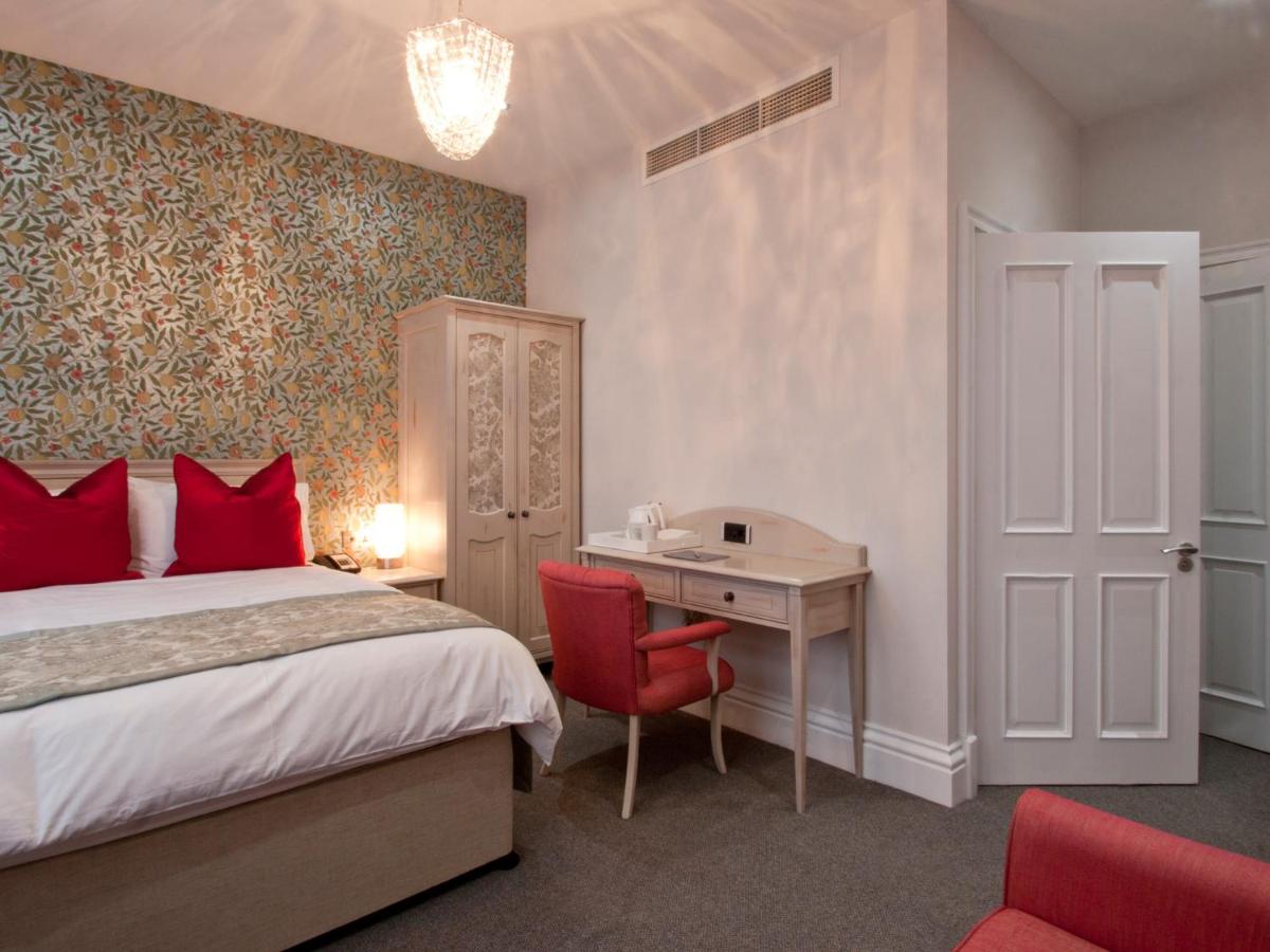 W12 Rooms