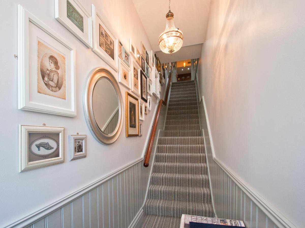 W12 Rooms