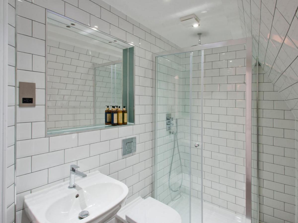 W12 Rooms