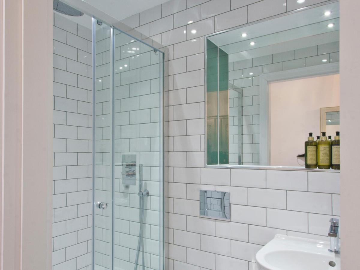 W12 Rooms