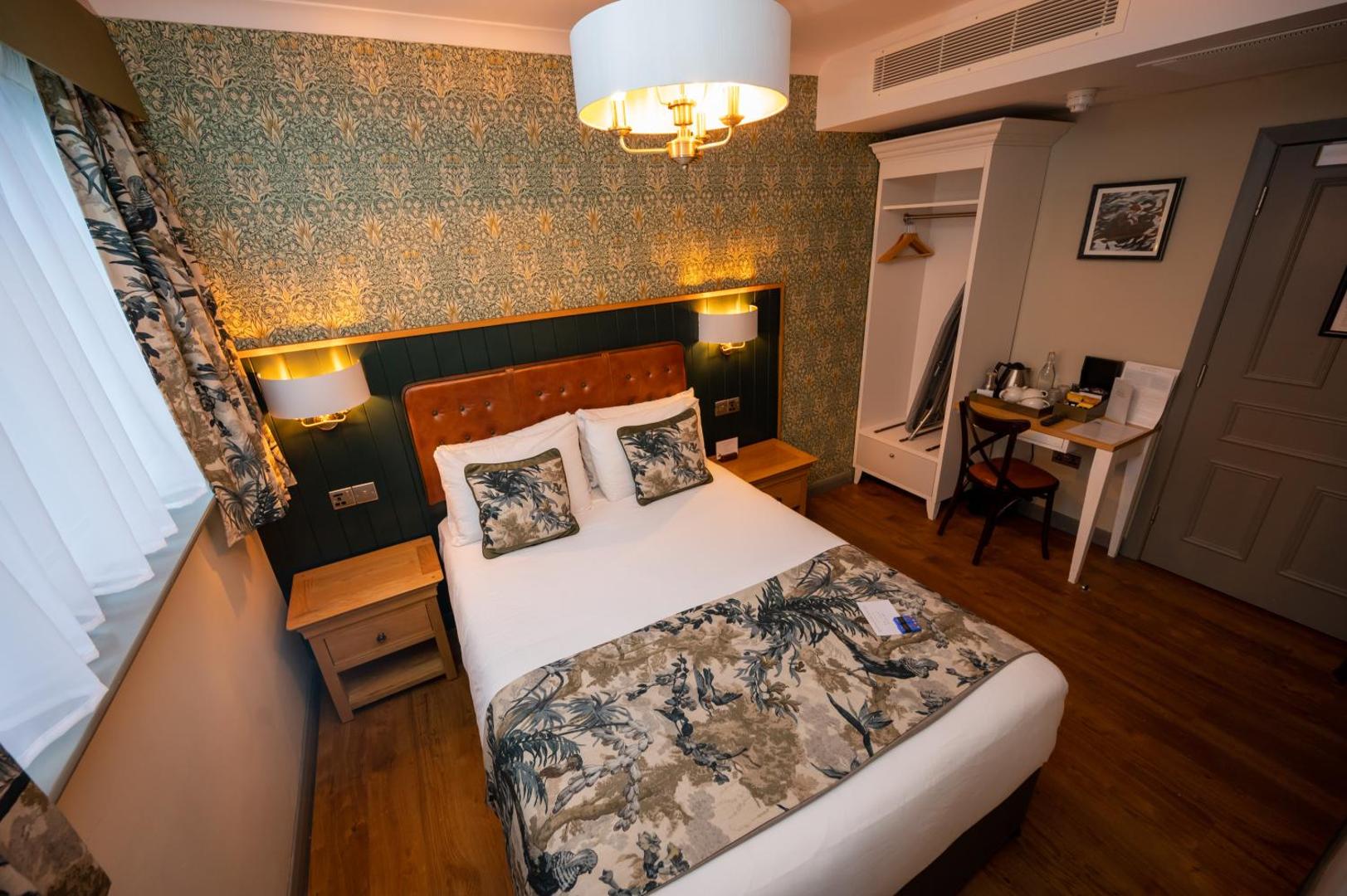 The Riverside Hotel