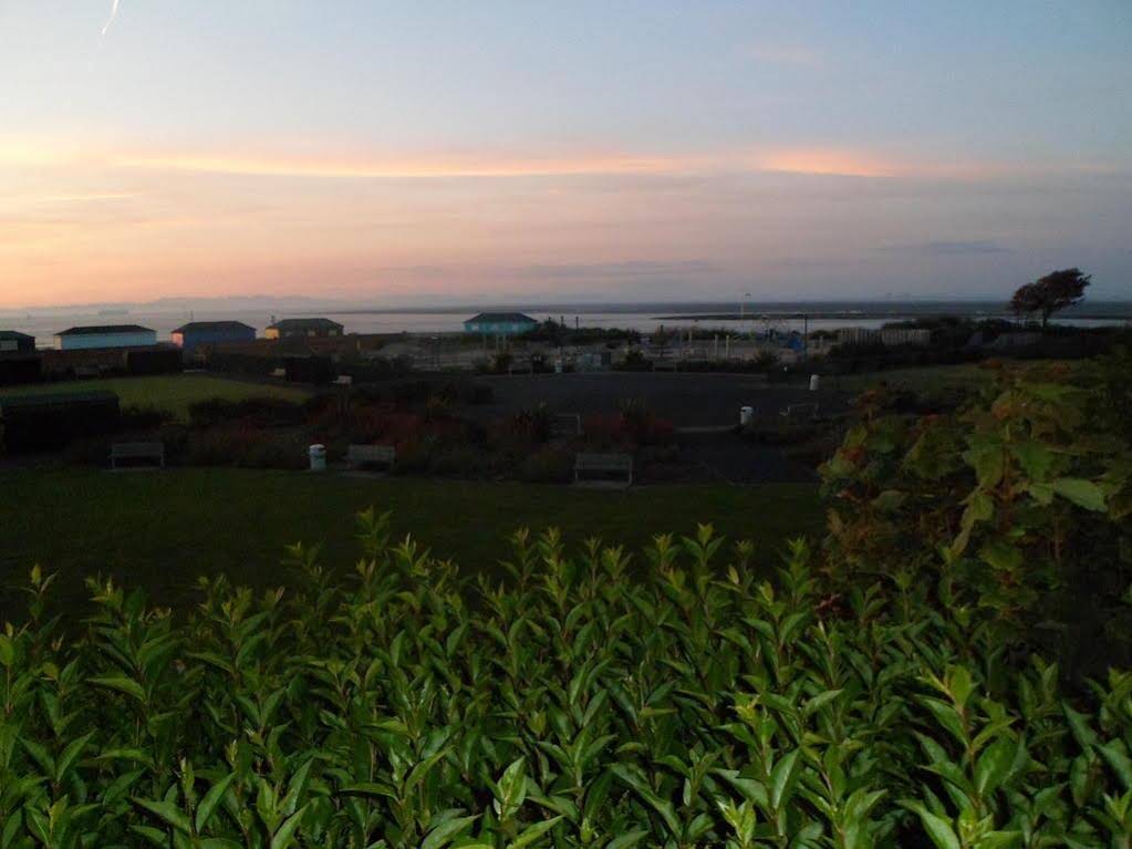 Wavecrest Lodge