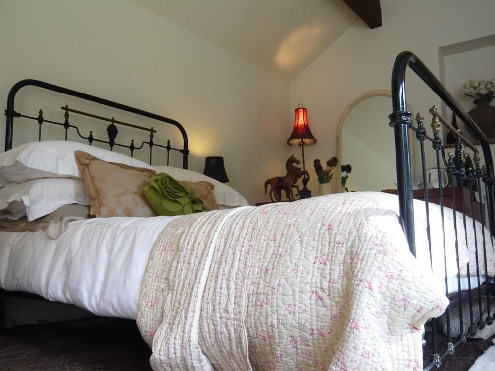 Fuchsia Bank Cottage