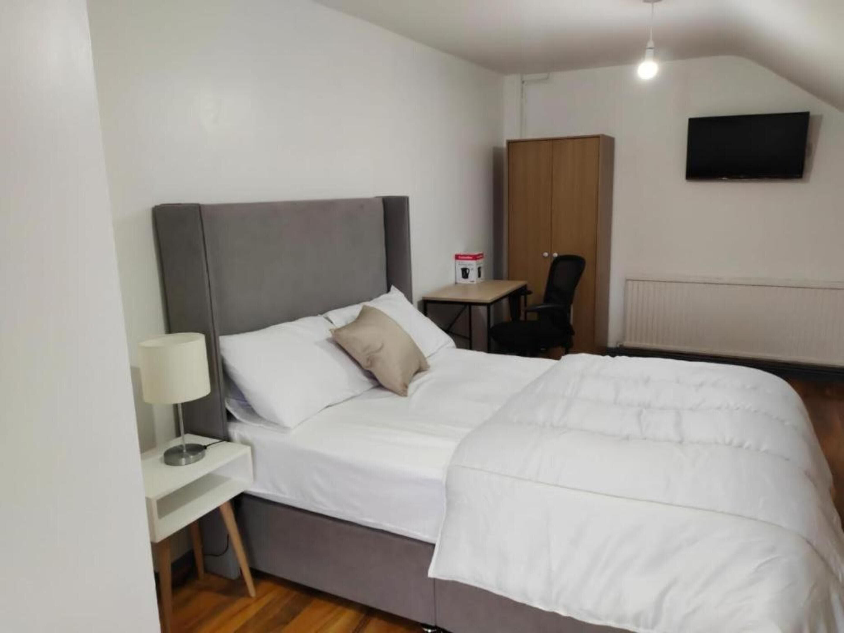 Oyo The Silver City Hotel