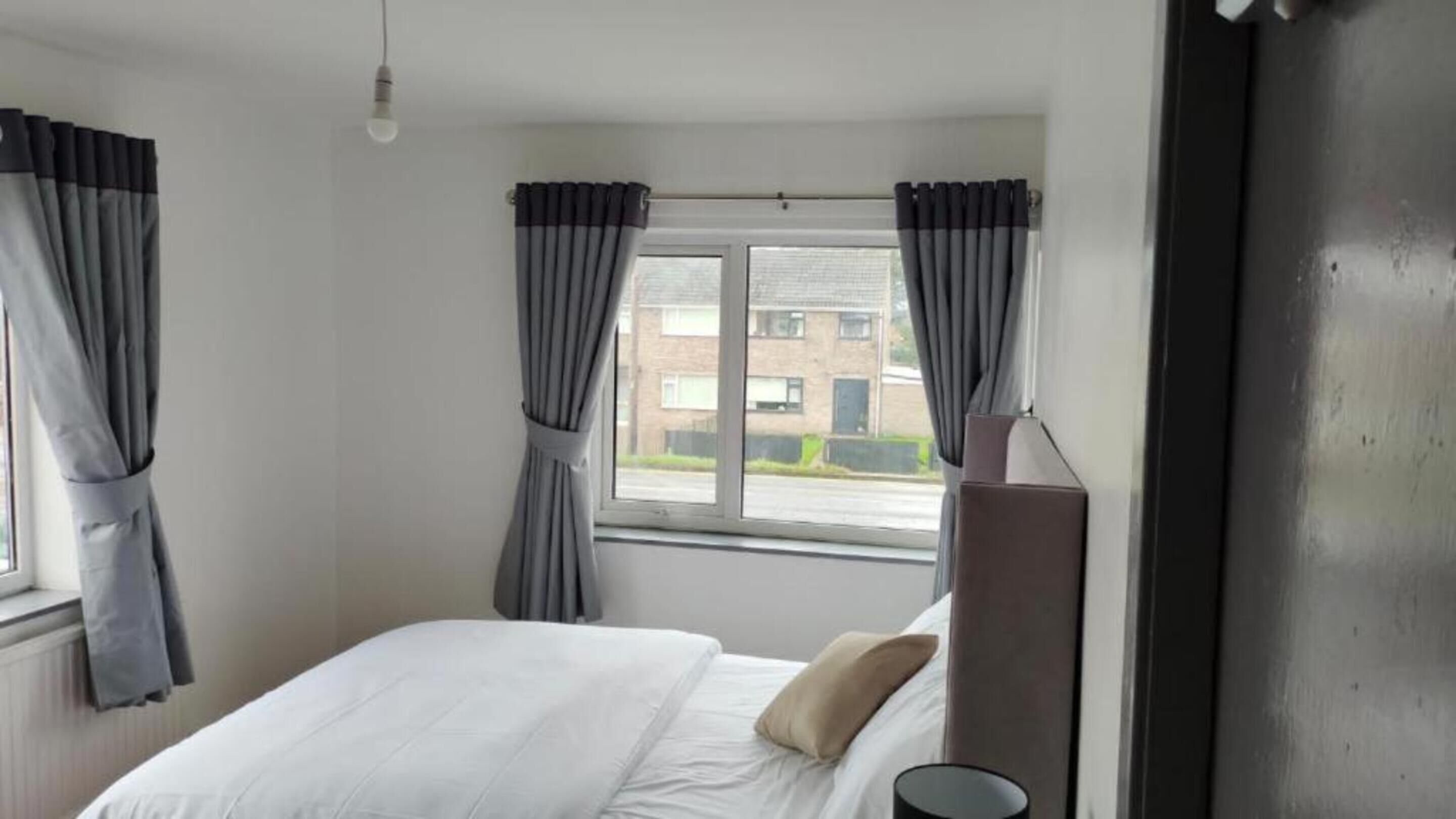 Oyo The Silver City Hotel