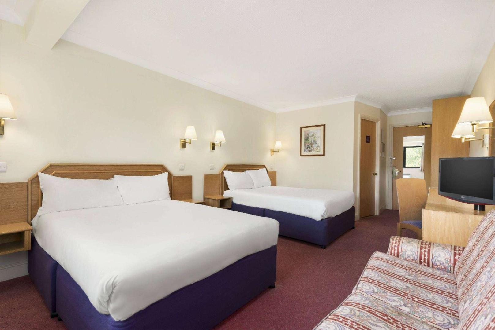 Days Inn by Wyndham Watford Gap