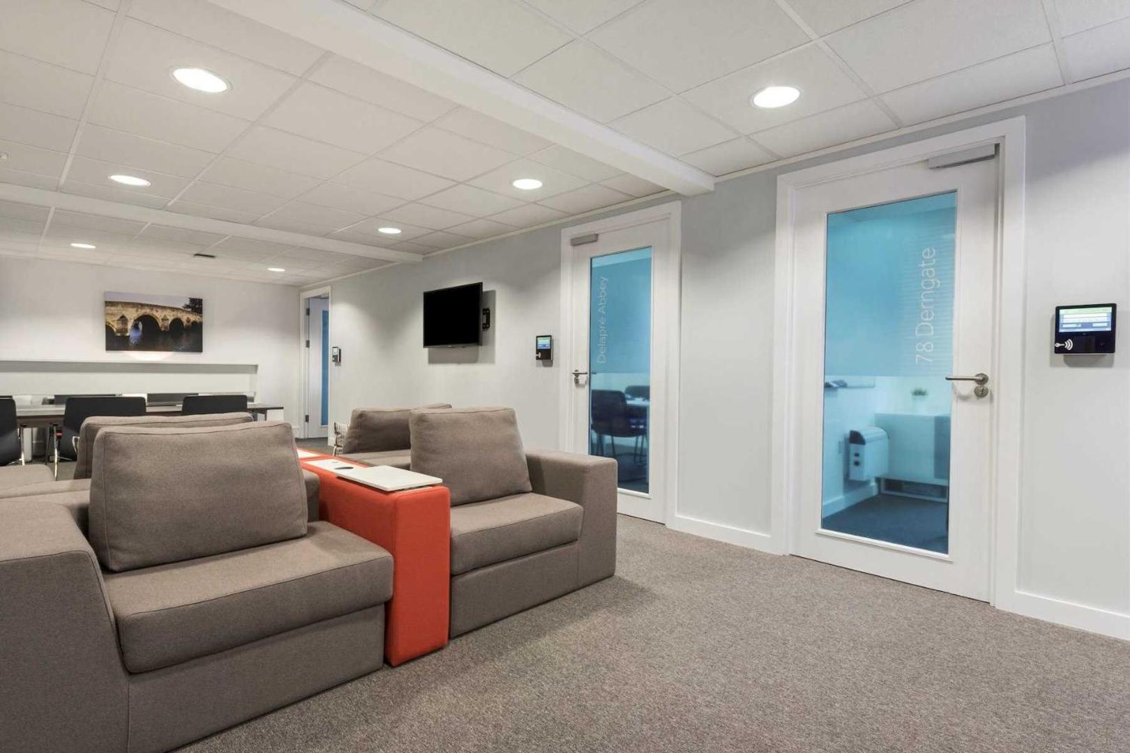 Days Inn by Wyndham Watford Gap