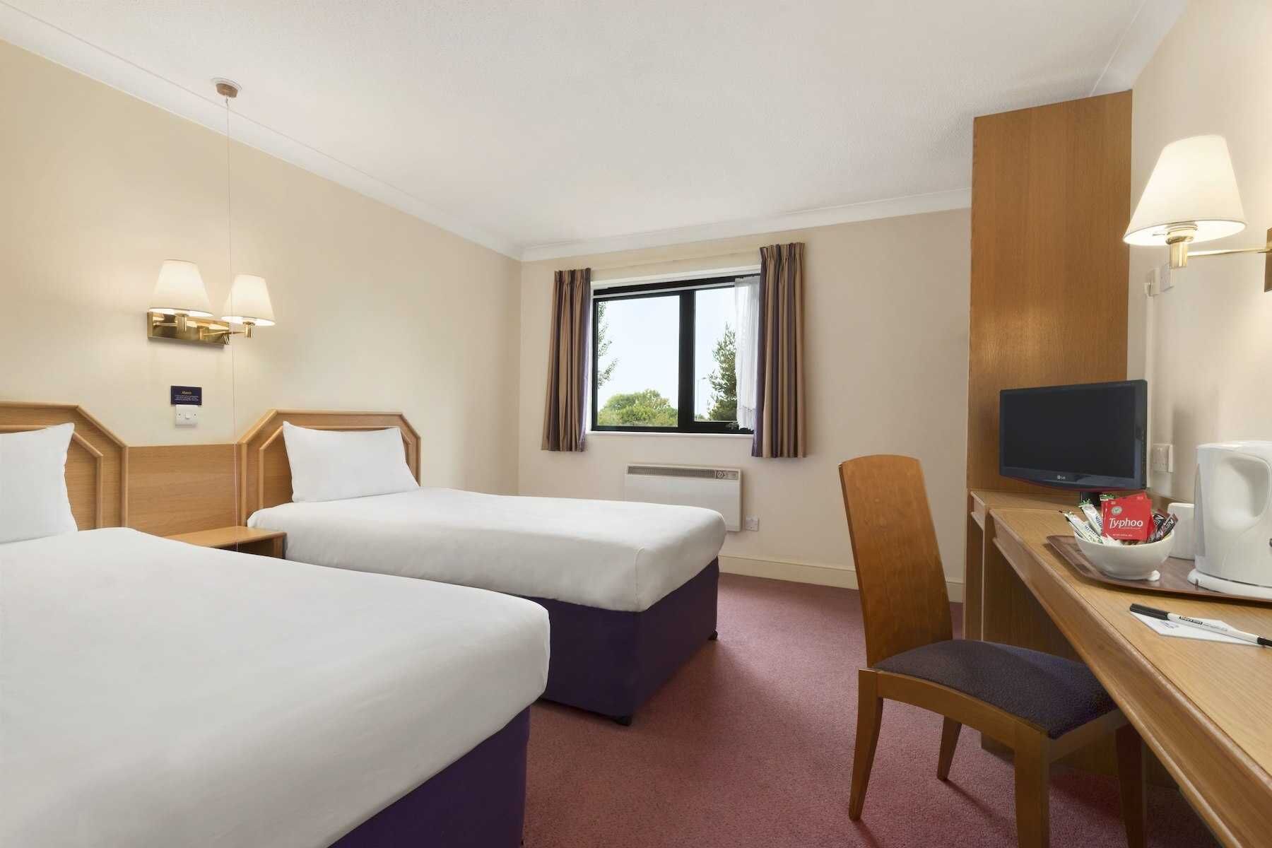 Days Inn by Wyndham Watford Gap