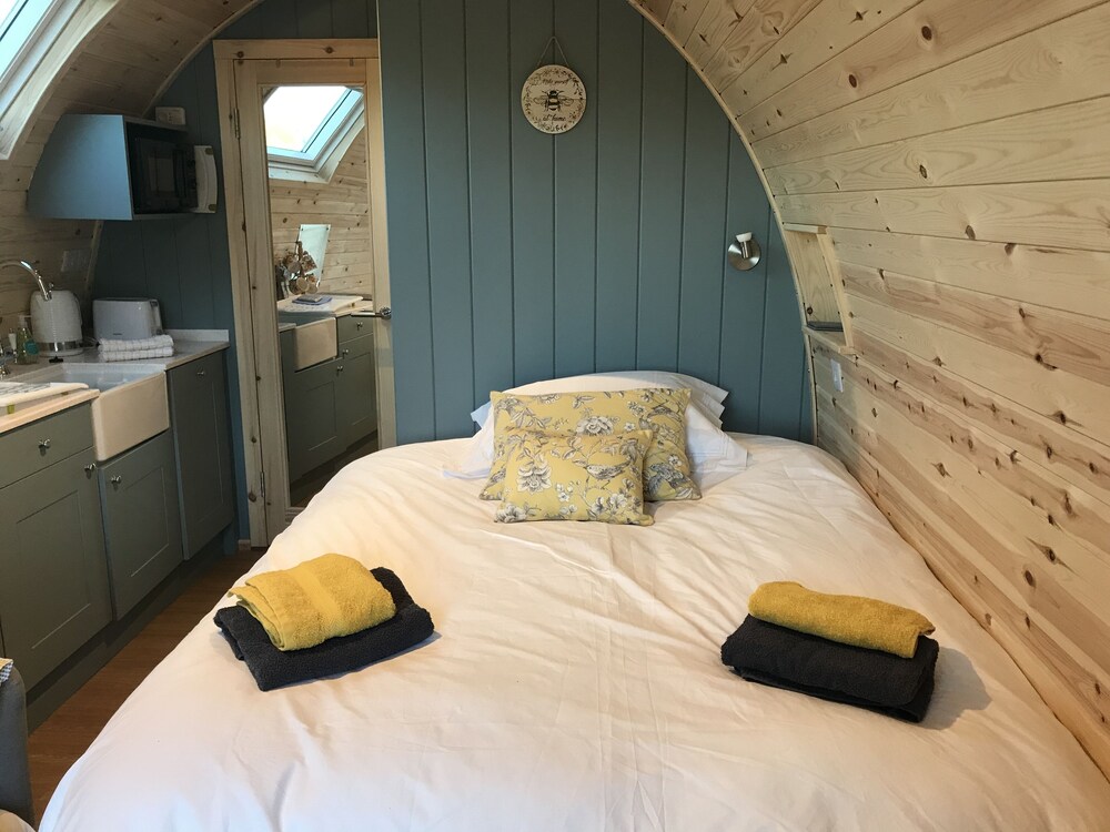 Orchard Glamping Willow Pod