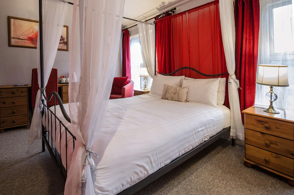 Dukes Folly Hotel