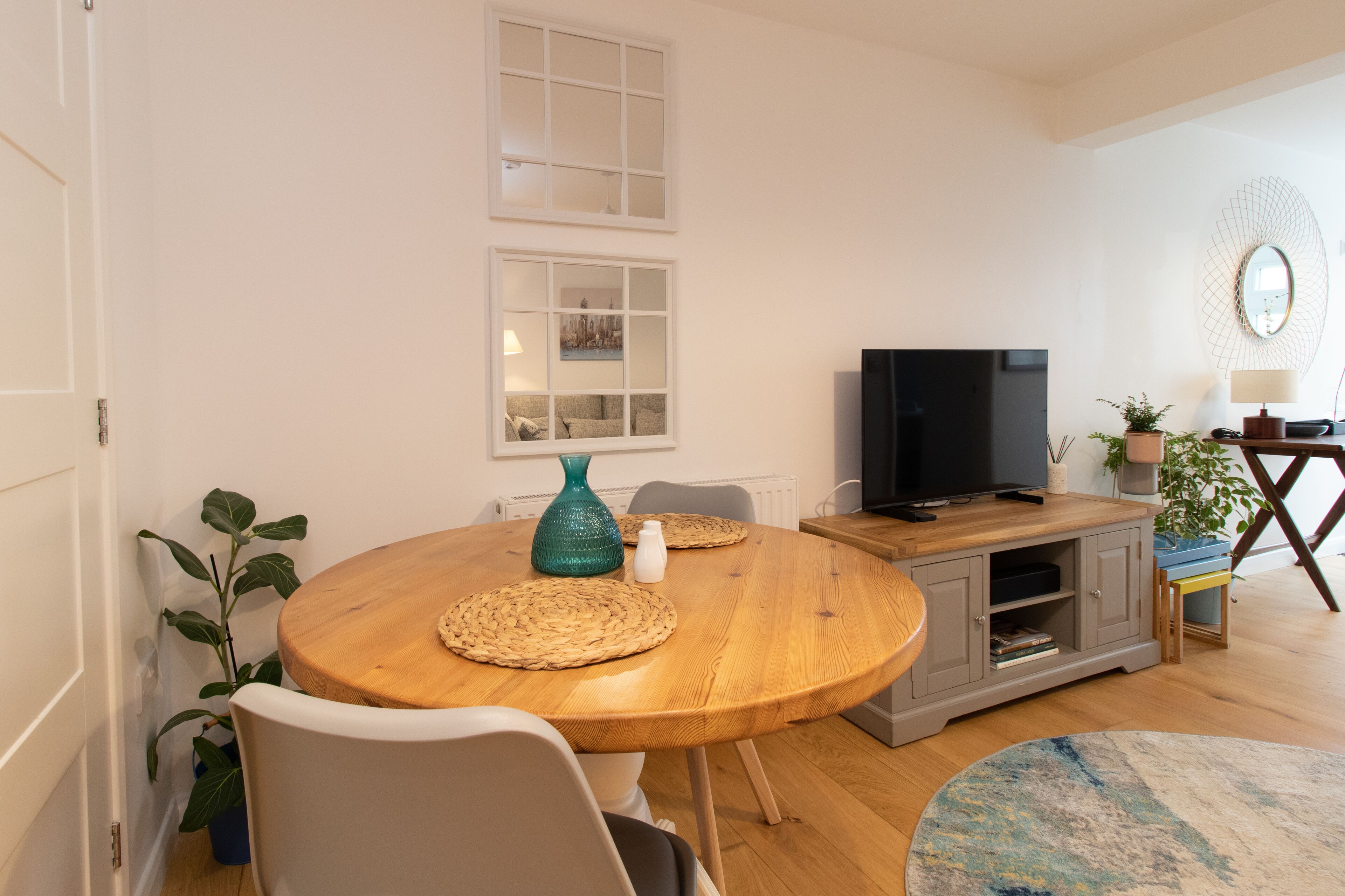 Crescent House Apartments