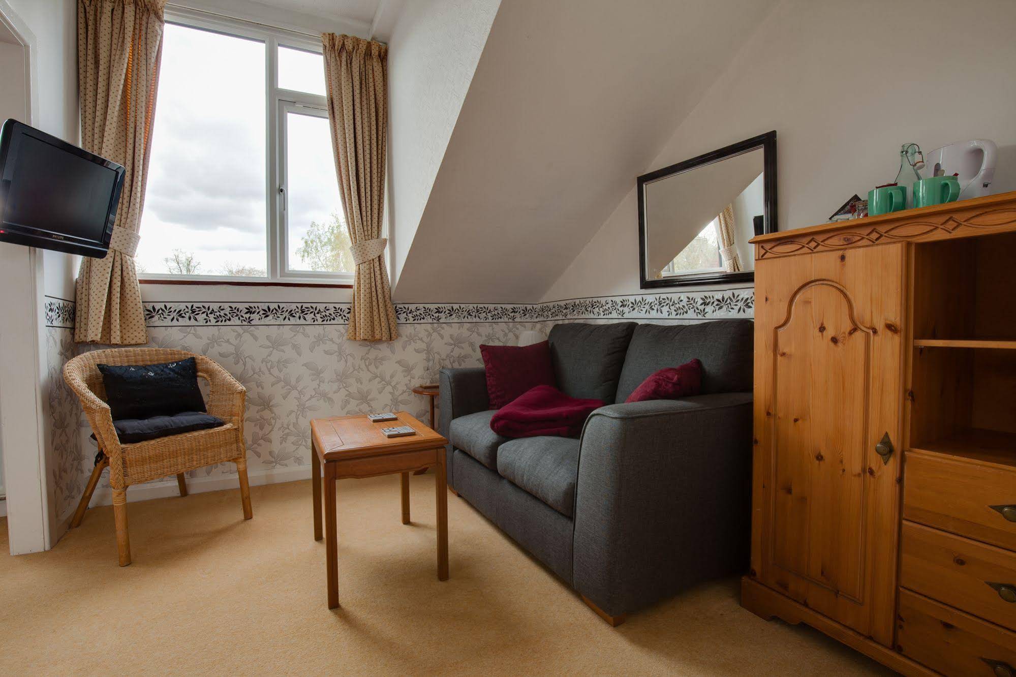 Broadlands Guest House
