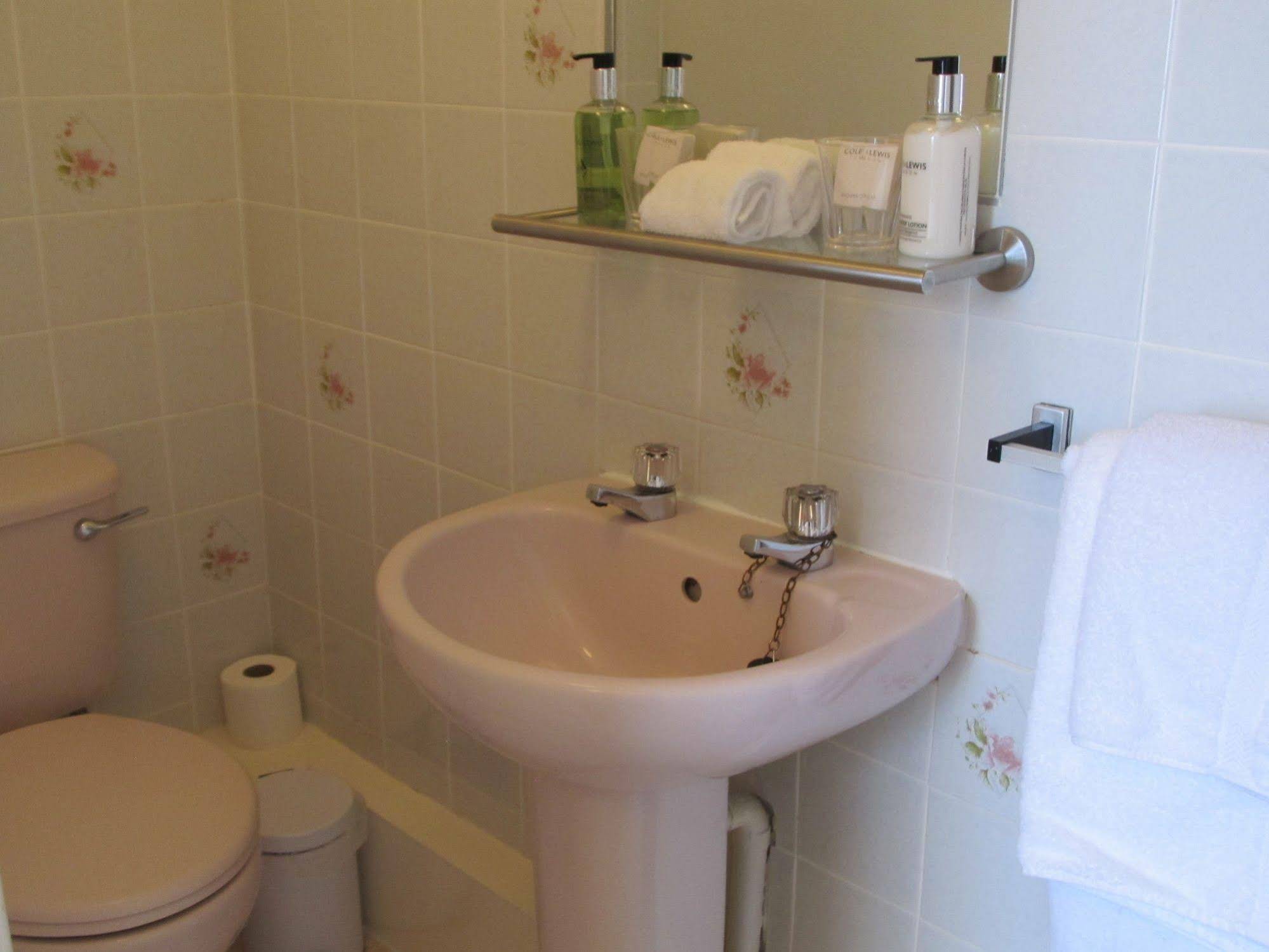 Broadlands Guest House
