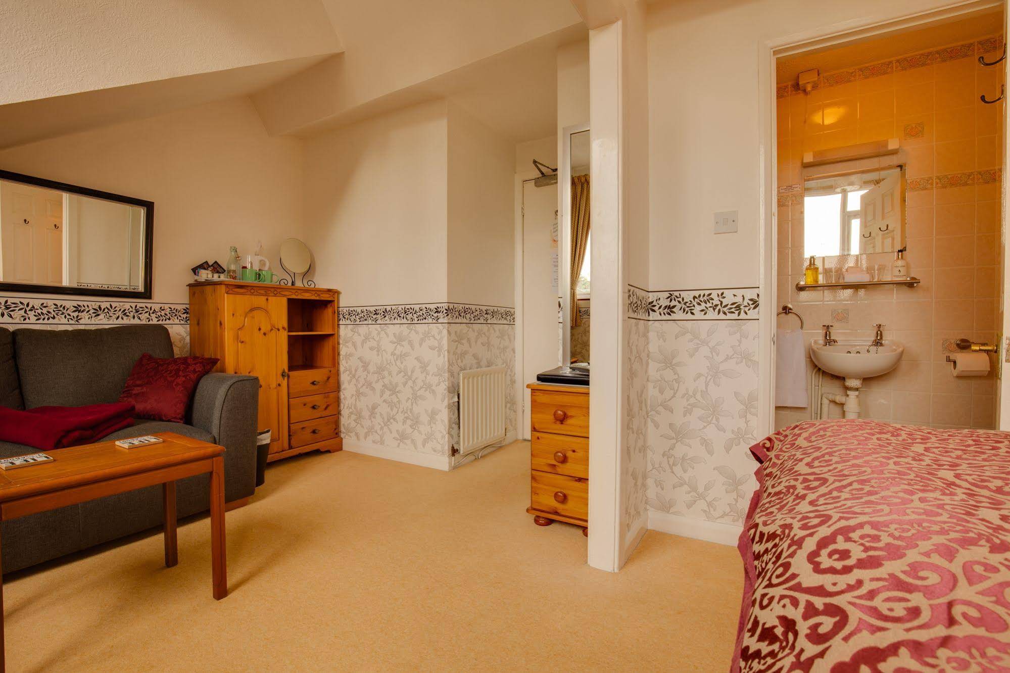 Broadlands Guest House
