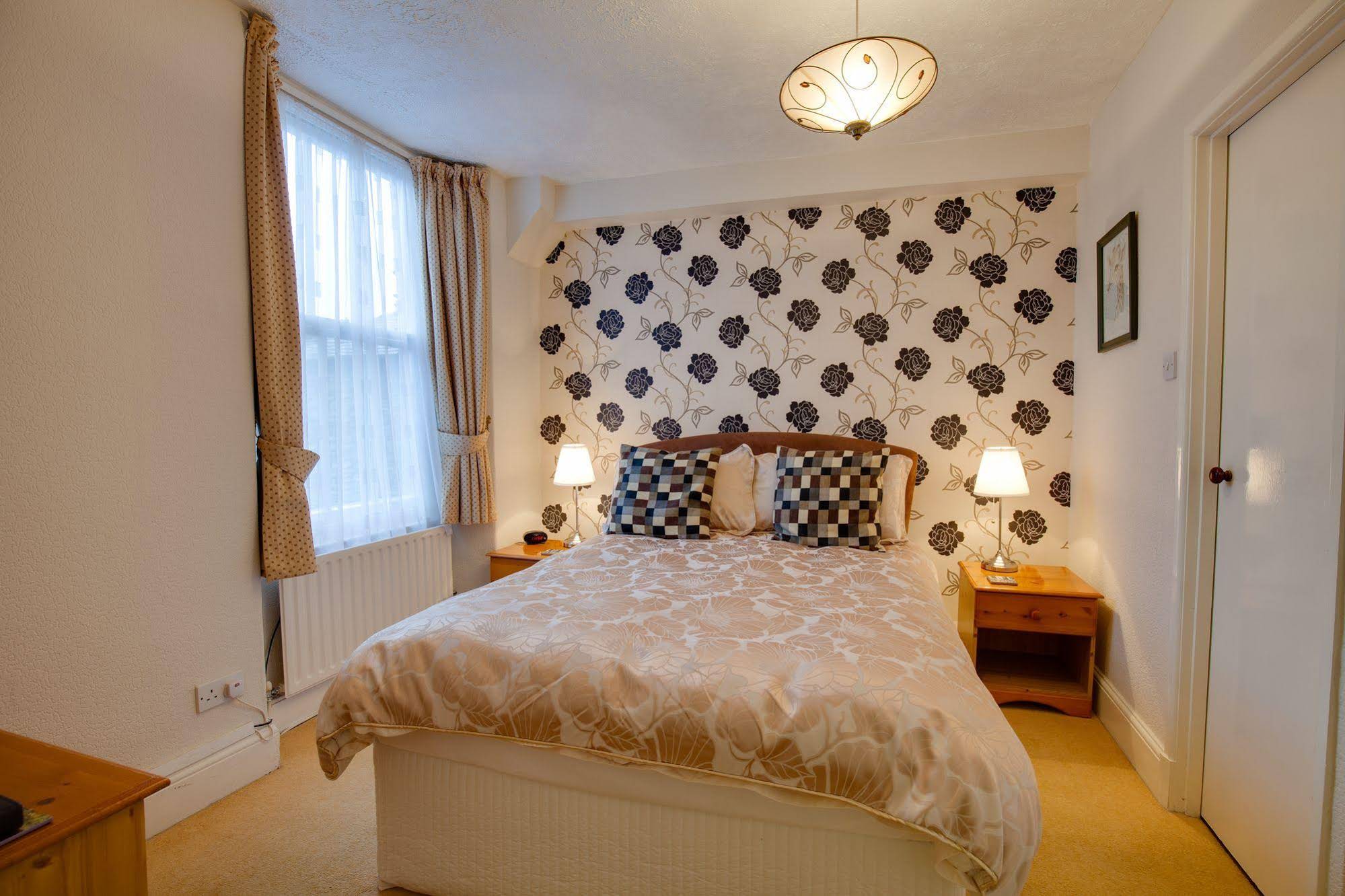 Broadlands Guest House