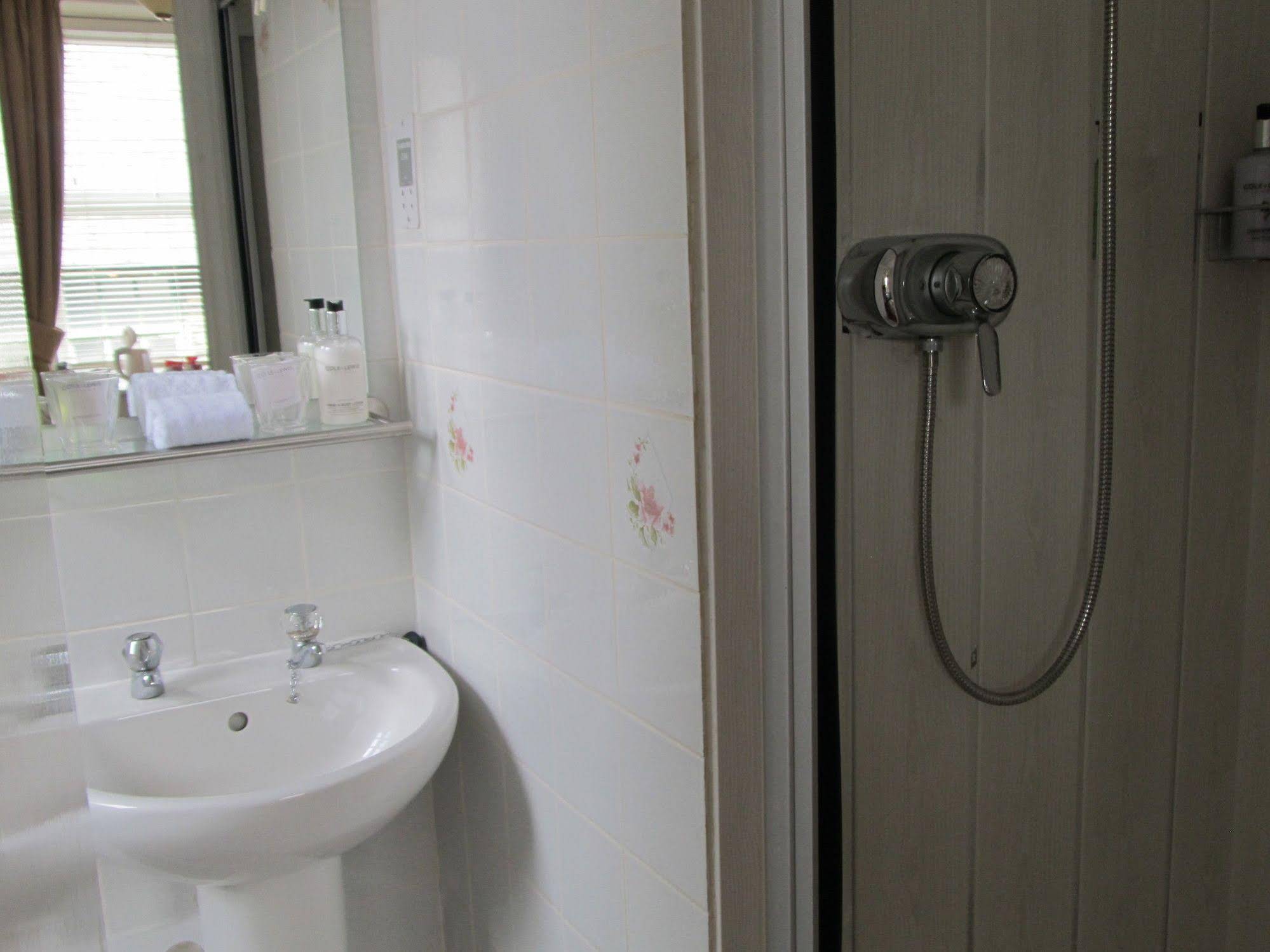 Broadlands Guest House