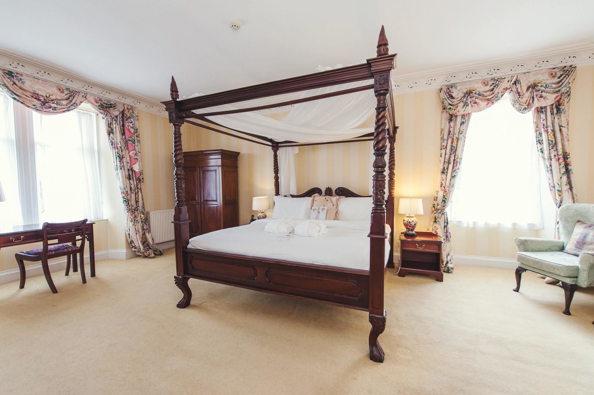 The Boat Country Inn & Restaurant