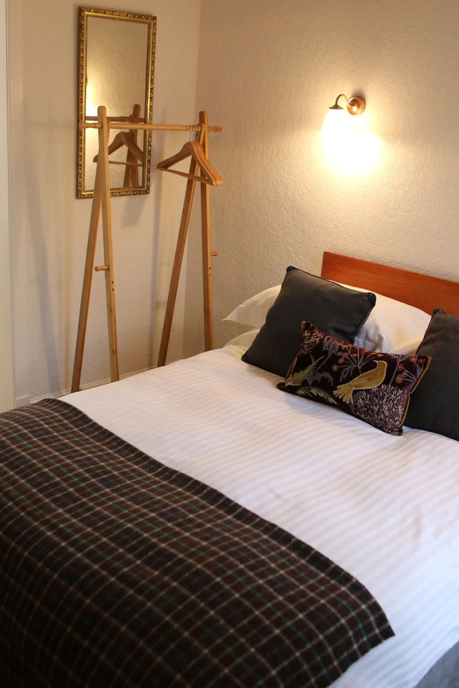 Leven House Bed And Breakfast And Squirrel Away Apartment