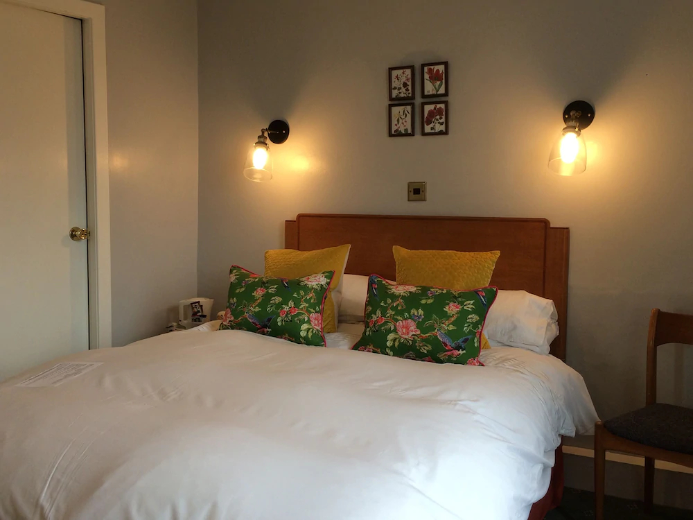 Leven House Bed And Breakfast And Squirrel Away Apartment
