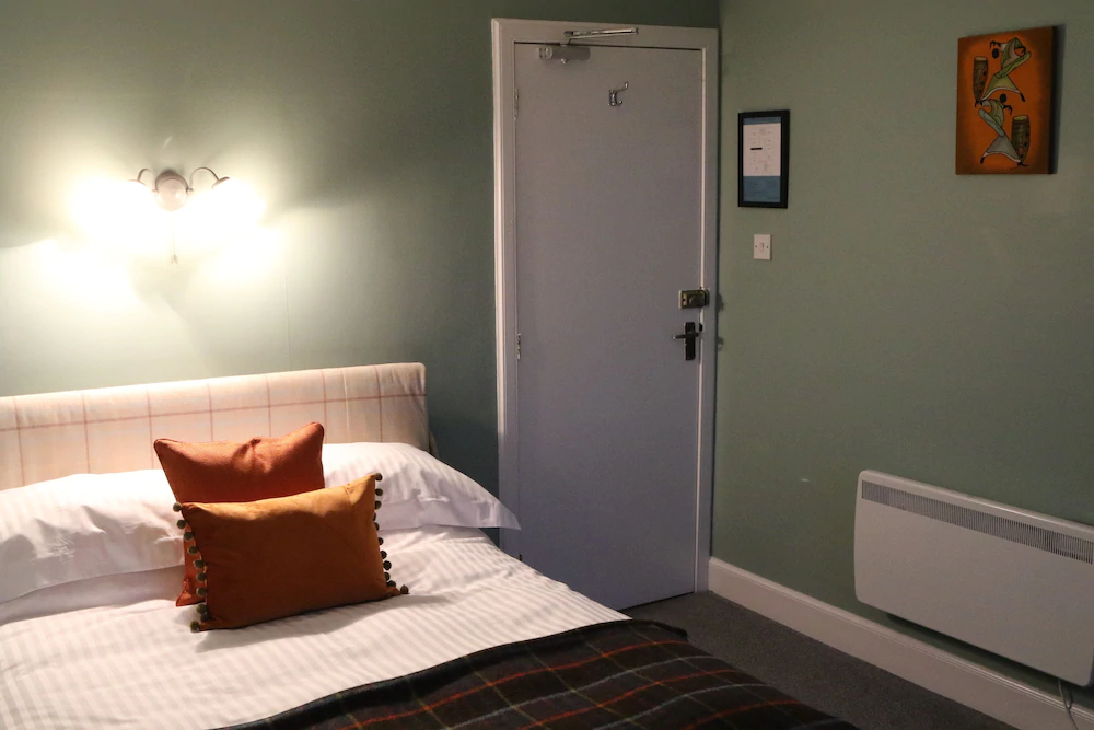 Leven House Bed And Breakfast And Squirrel Away Apartment