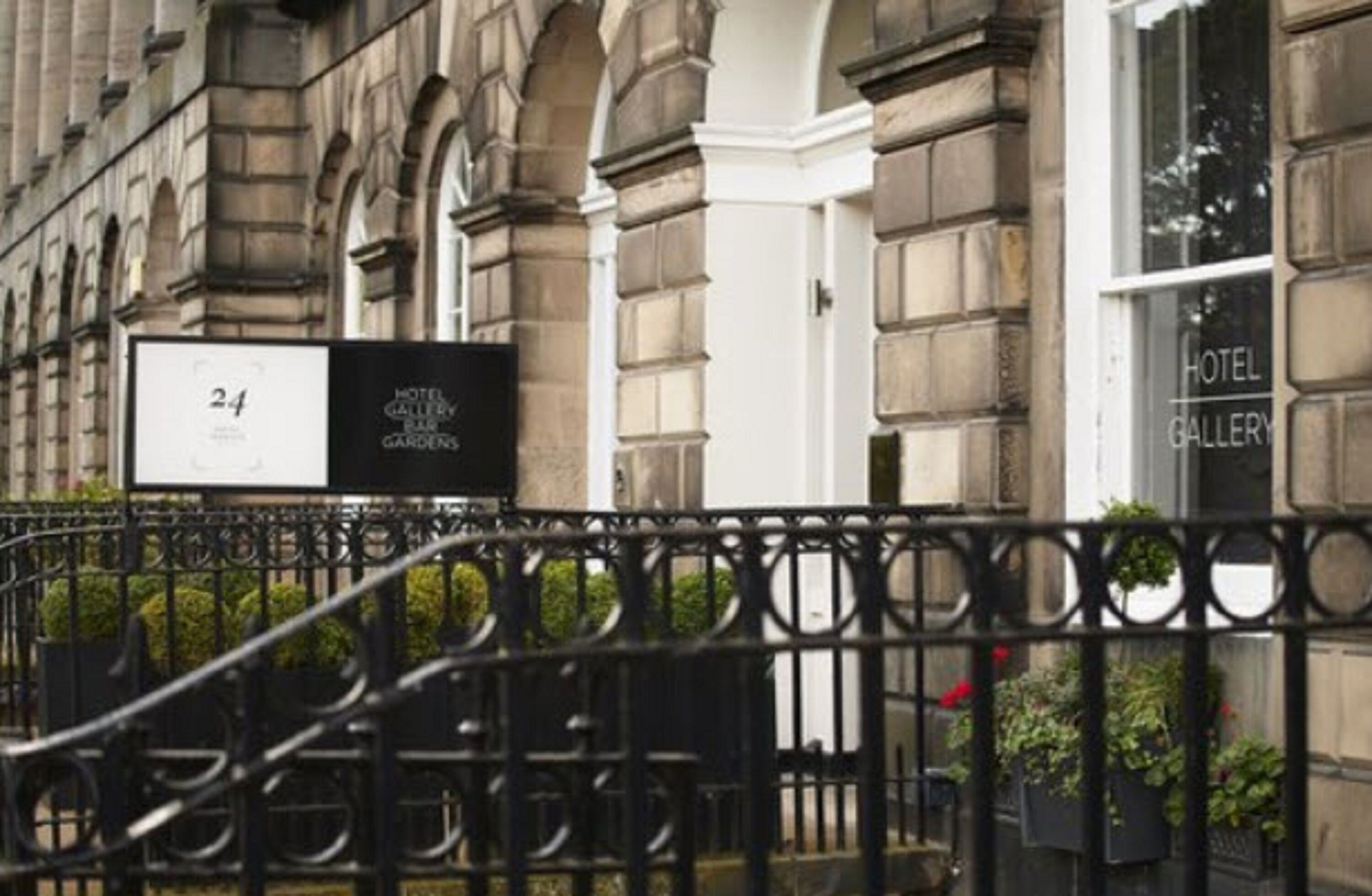 24 Royal Terrace Hotel