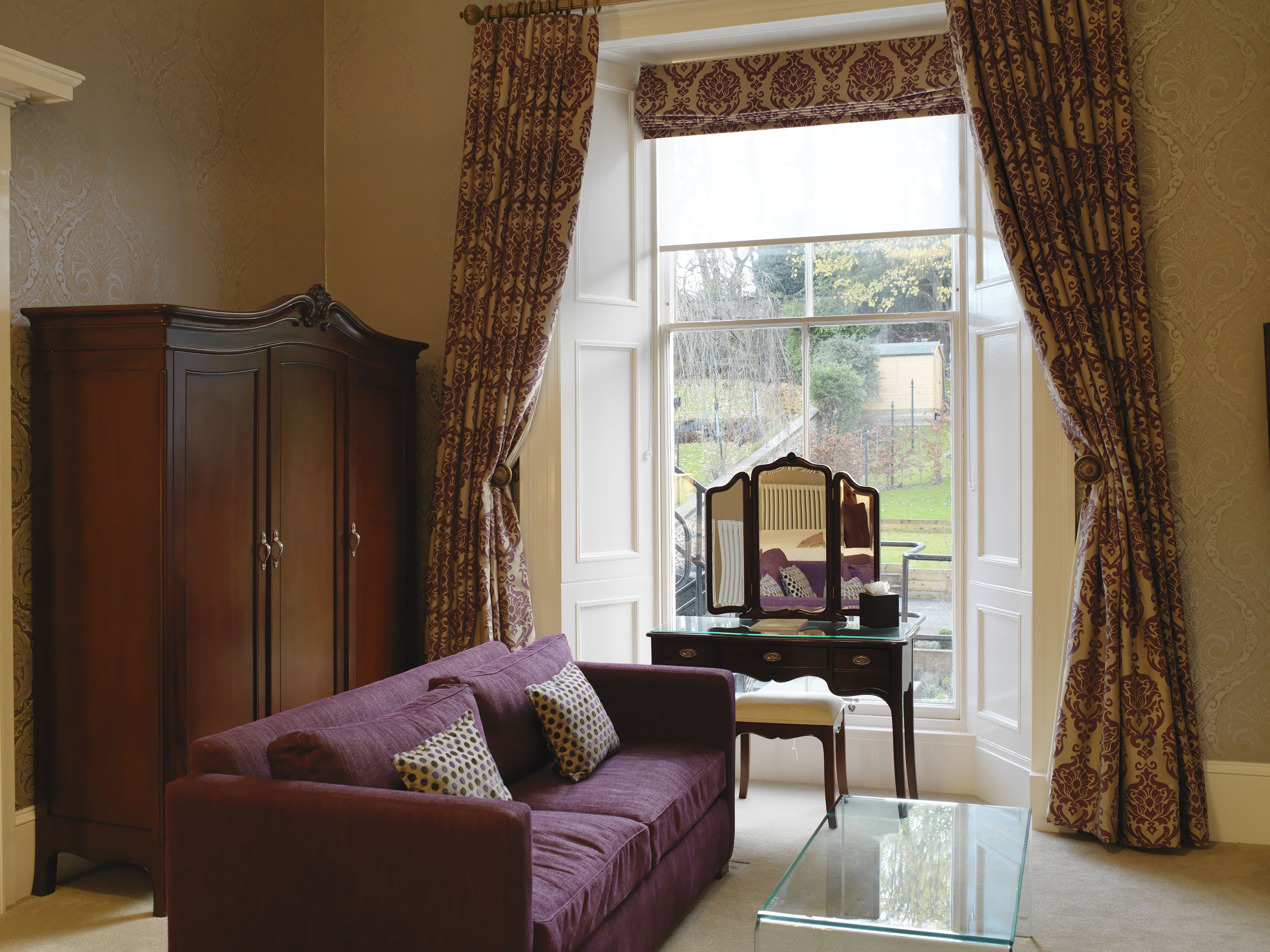 24 Royal Terrace Hotel