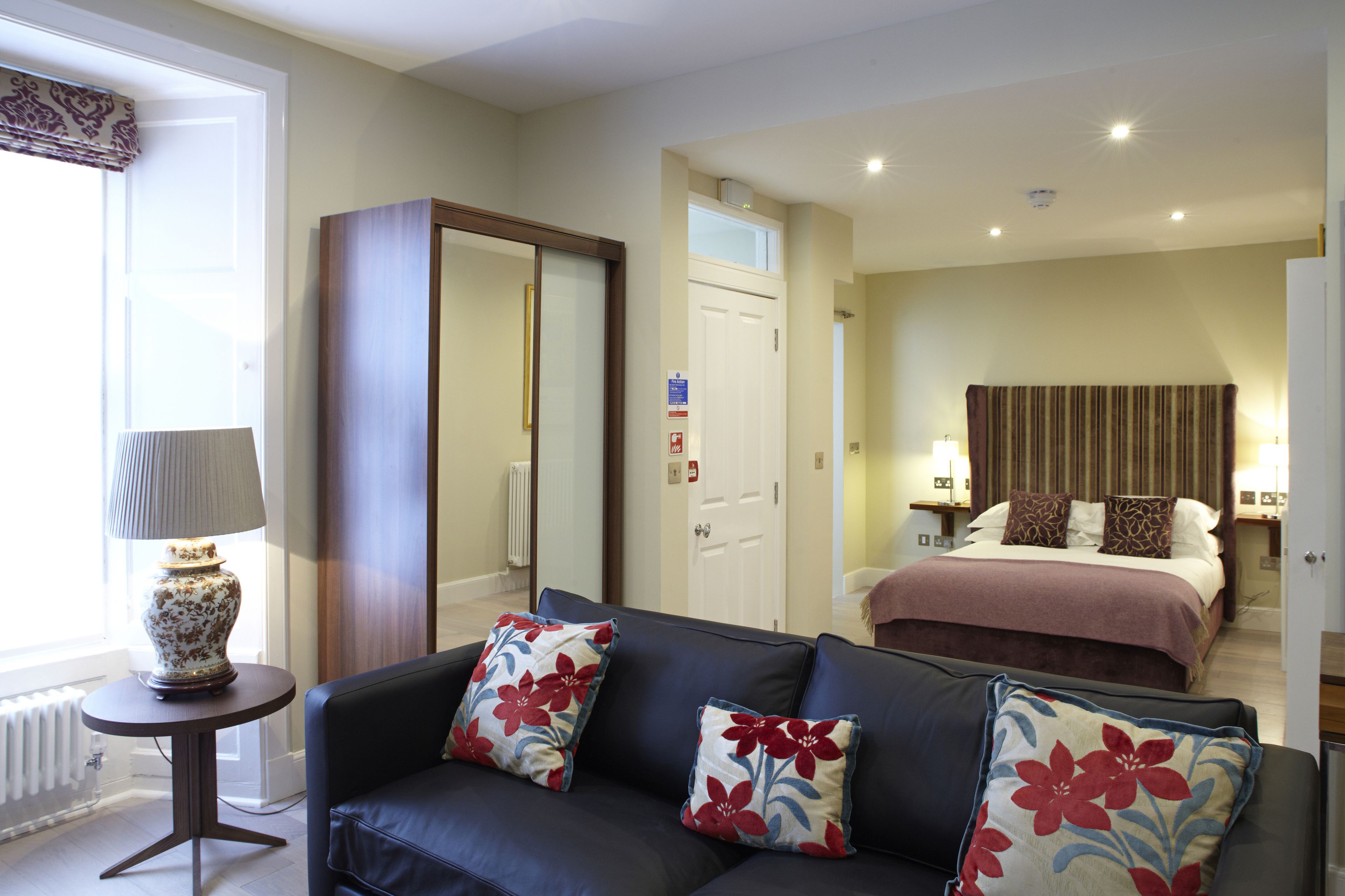 24 Royal Terrace Hotel