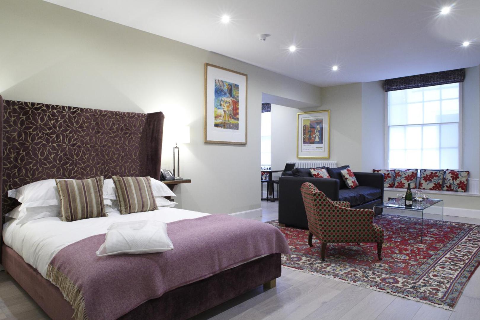 24 Royal Terrace Hotel