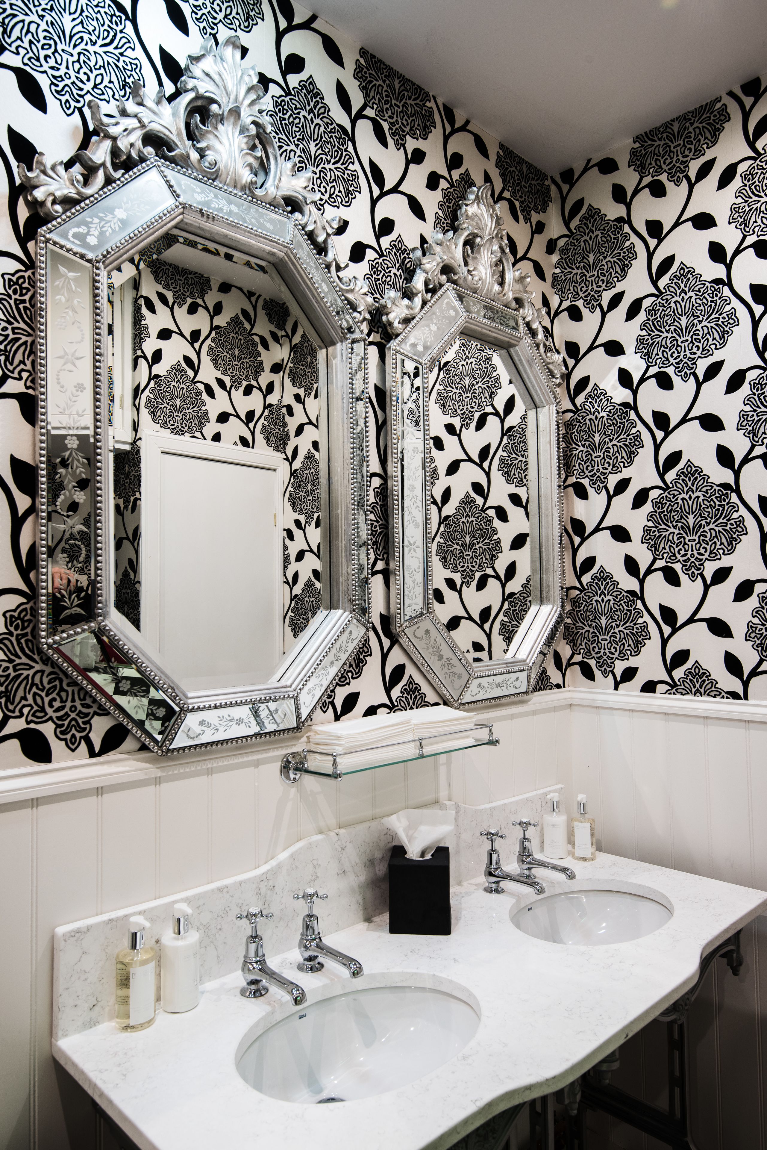 24 Royal Terrace Hotel