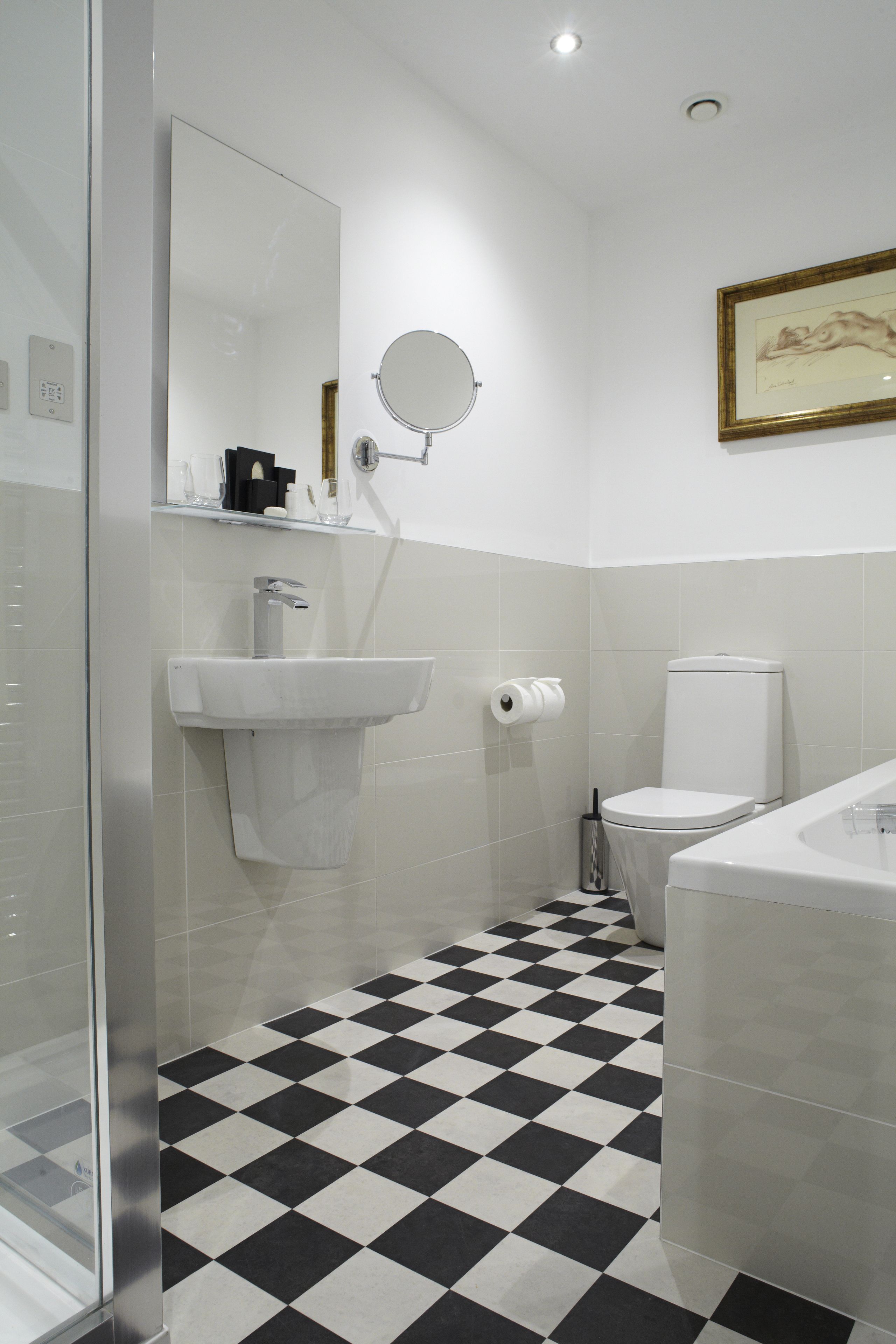 24 Royal Terrace Hotel