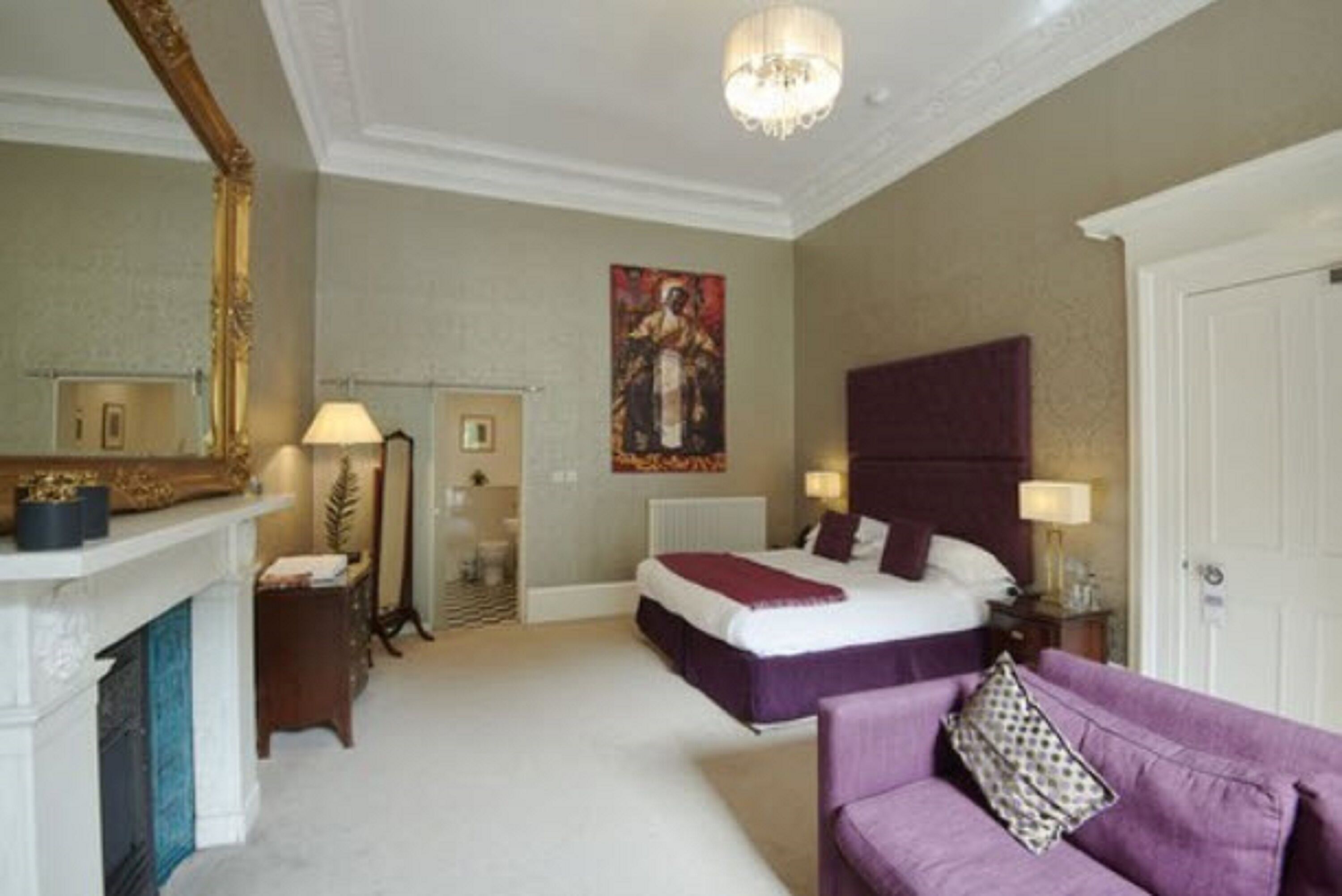 24 Royal Terrace Hotel