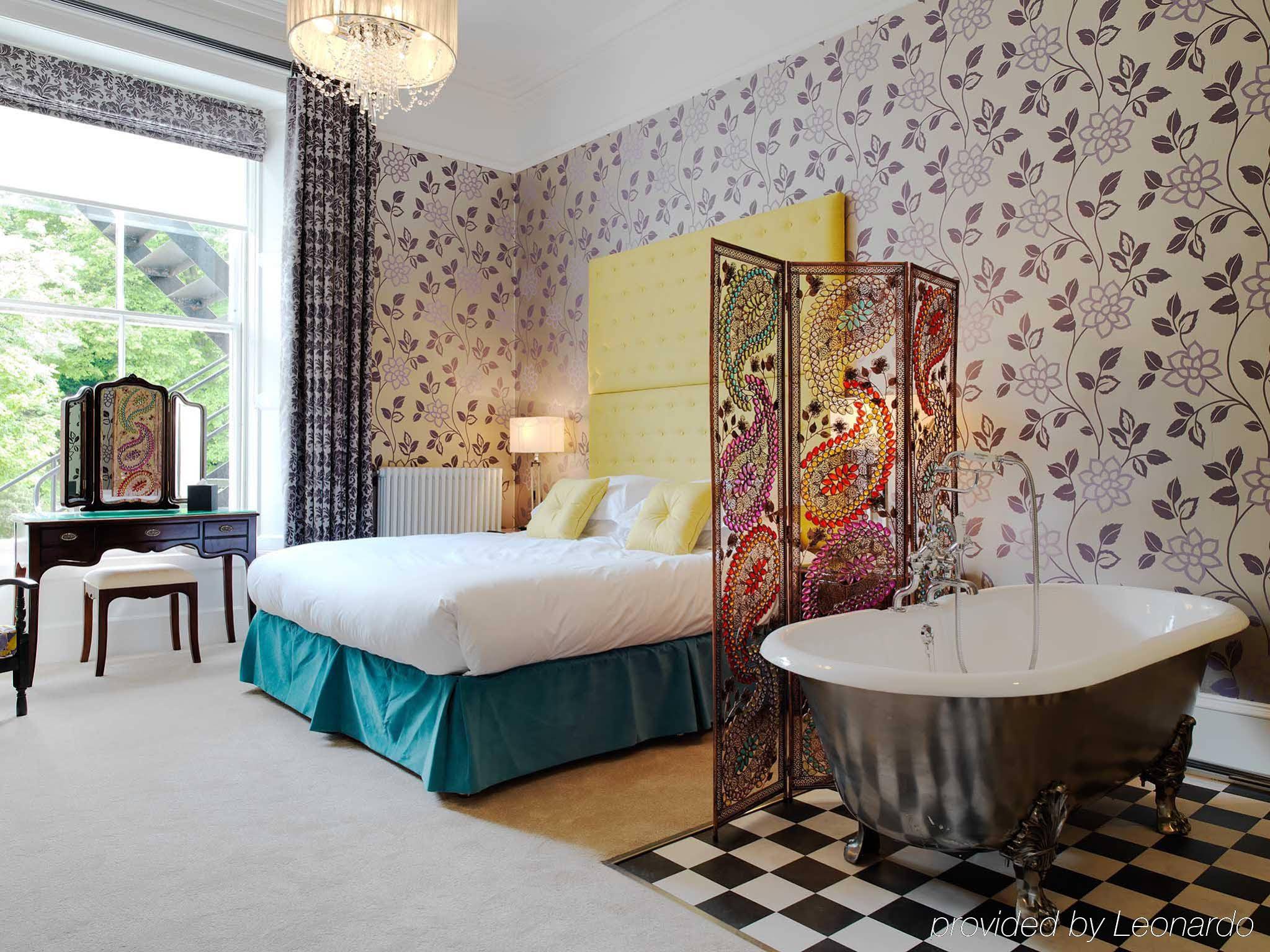 24 Royal Terrace Hotel