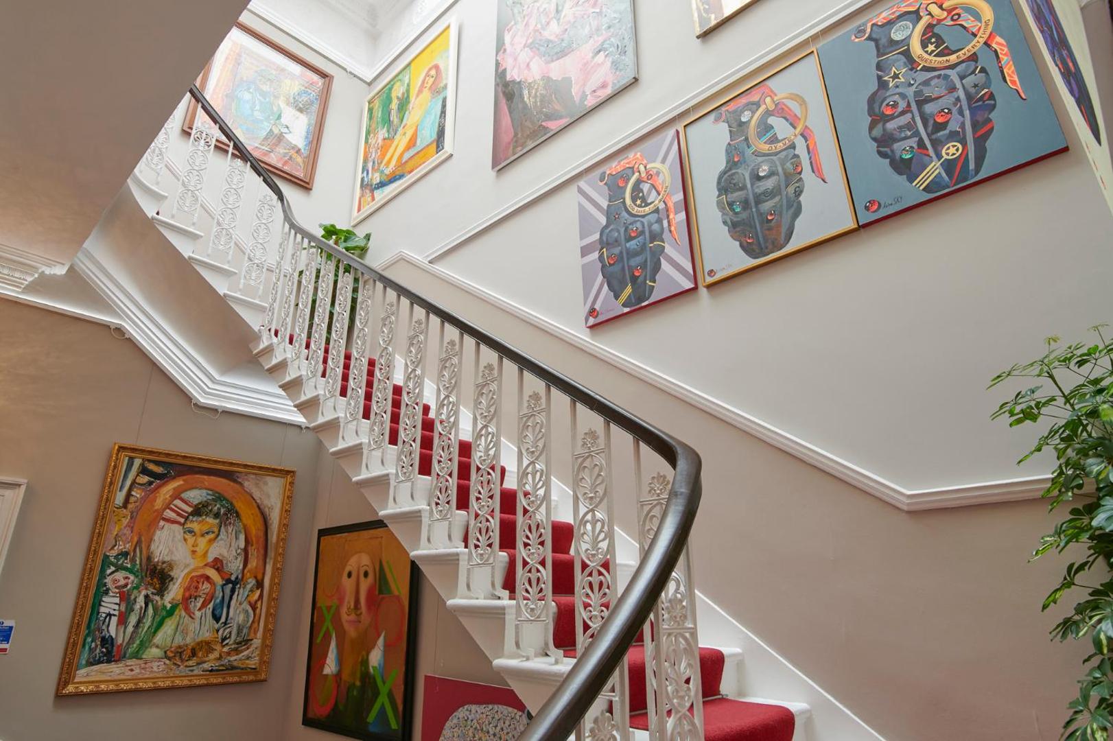 24 Royal Terrace Hotel