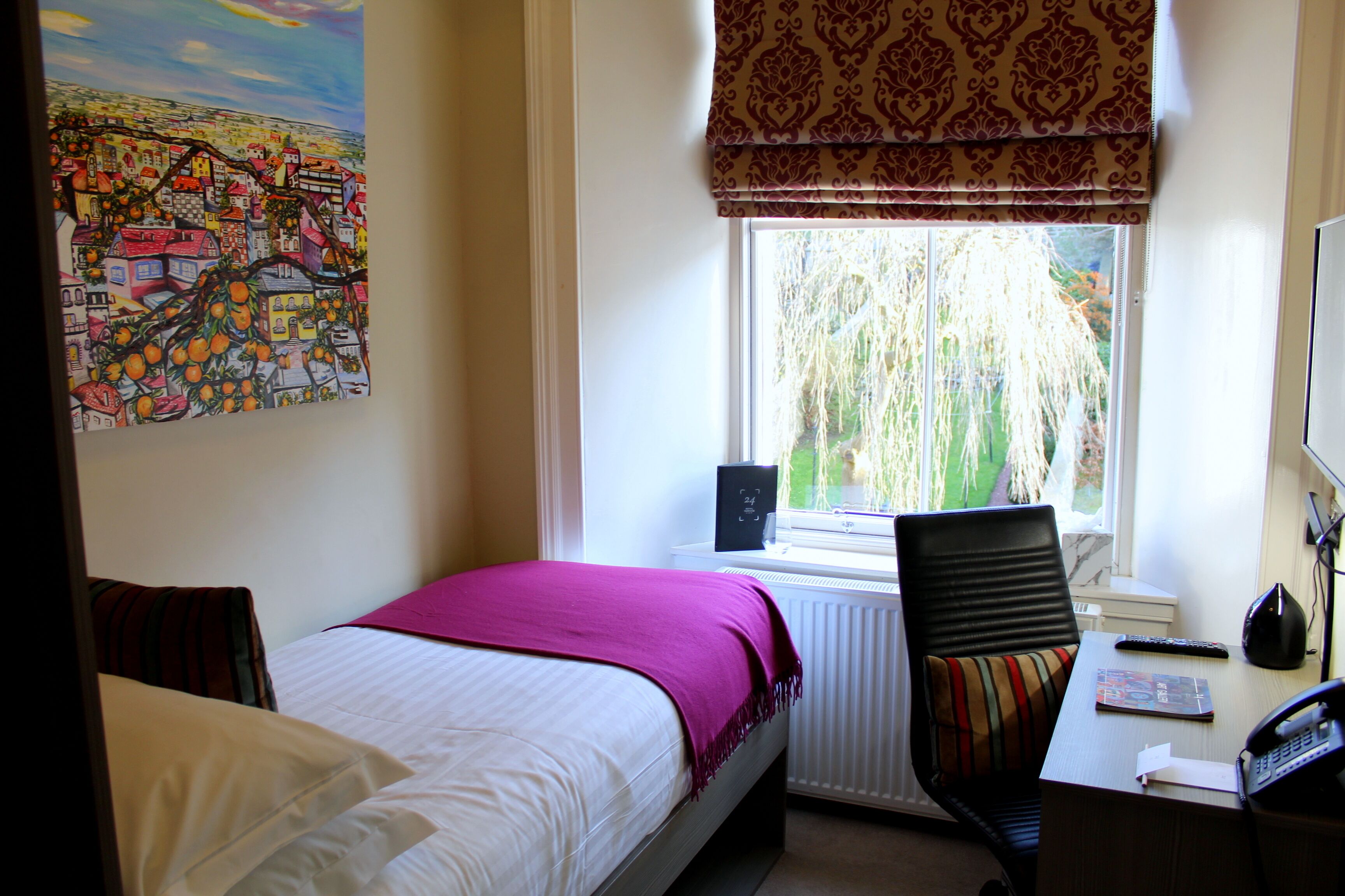 24 Royal Terrace Hotel