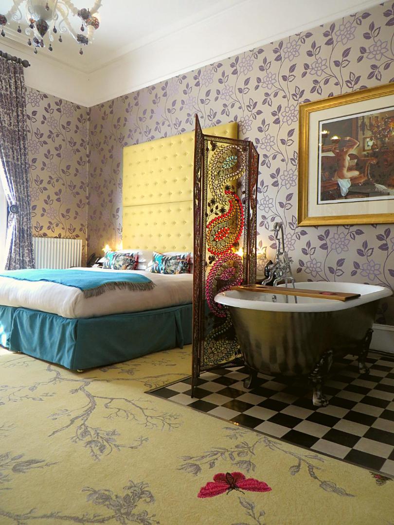 24 Royal Terrace Hotel