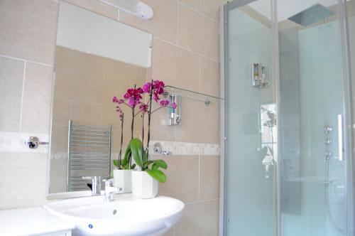 CastleView Guest House